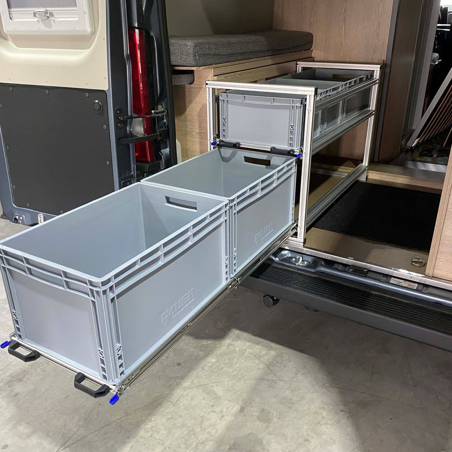 Stauraum Heckgarage Pössl Summit 600 Plus mit Auszug