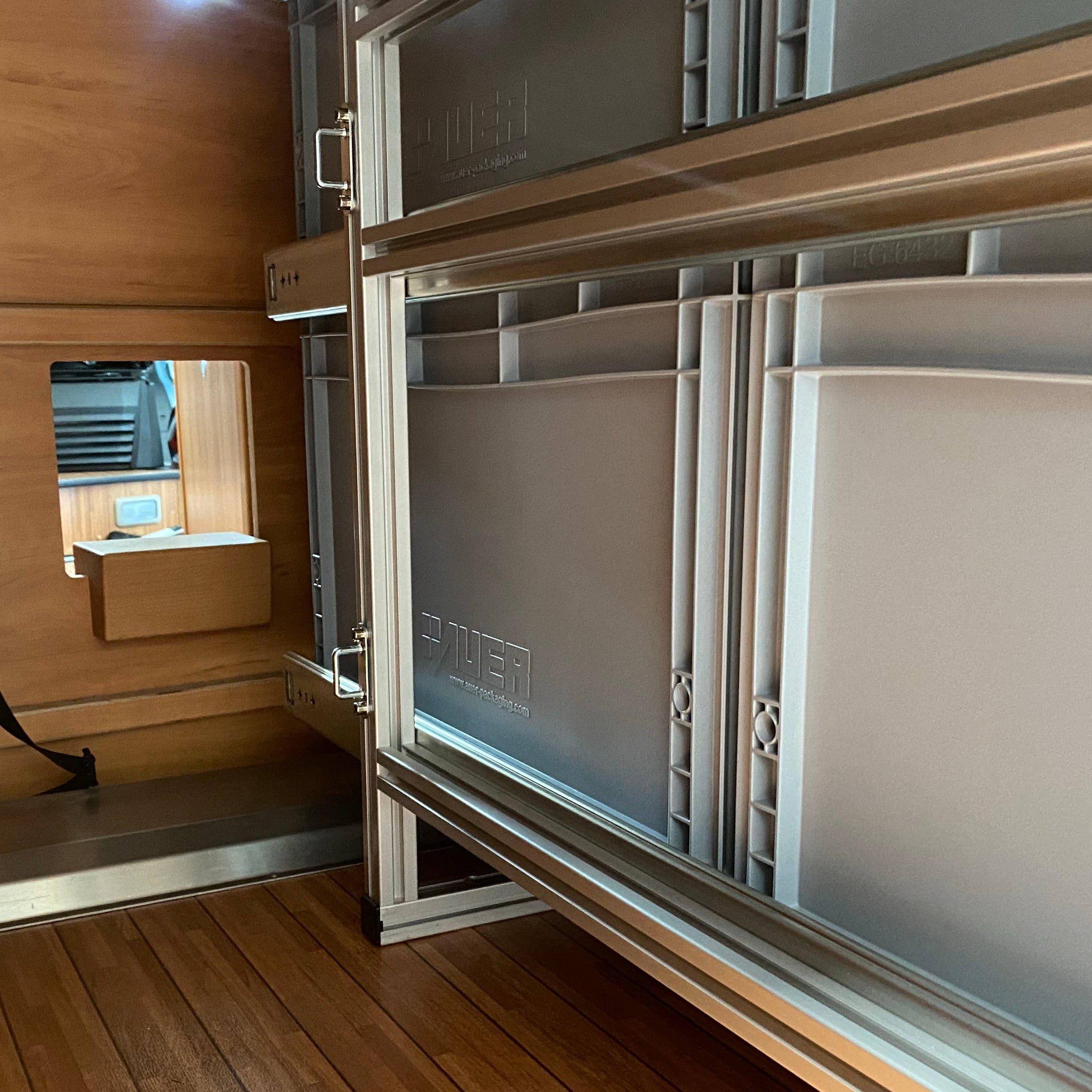 Heckauszug 2 Etagen Pössl 2WIN Plus - Stabile und sichere Konstruktion - Euroboxoptimiert